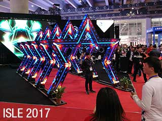 M-shine创造性和非常地形状的LED屏幕在ISLE 2017