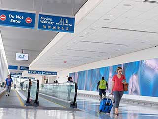 Charlotte Flughafen Nanolumen LED Videowand