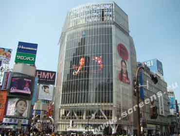 The glass-covered video LED screen on the fa&ccedil;ade of the commercial center