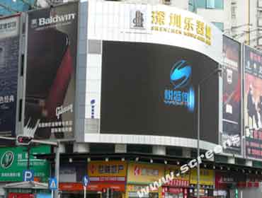 The corners of small Tokyo streets are ideal for installing curved LED screens