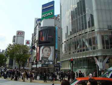 Convex LED screens in Tokyo