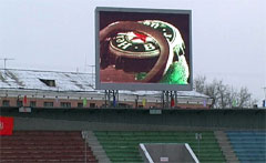 Großes elektronisches Bildschirmdarstellung-Zeichen bei Yenisey Stadion in Krasnoyarsk