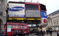 Grand affichage sur écran du signe électronique à Londres au Cirque Piccadilly