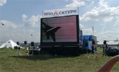 Vidéo en direct sur l'écran vidéo mobile brillante à Airshow dans Zhukovsky