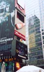 Complexe de grandes expositions des signes des écrans électroniques à Times Square à New York