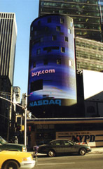 Grande exposition du signe de l'écran électronique à bâtiment Nasdaq
