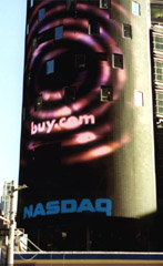 Grand signe électronique à bâtiment Nasdaq