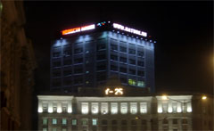 Foto von Banner elektronischer fullcolor-Bildschirm beim höchsten bulding in Norilsk