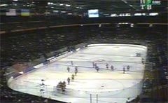 Foto des großen elektronischen Bildschirmes beim E Center während der Salz-See-Stadt Olympiad in 2002.