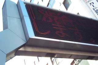 Großes geführtes Zeichen in Tokyo