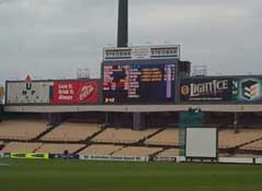 Großes Zeichen, zeigen Sie, verdecken Sie bei Stadion in Sydney