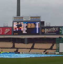 Großes Zeichen, zeigen Sie, verdecken Sie bei Stadion in Sydney